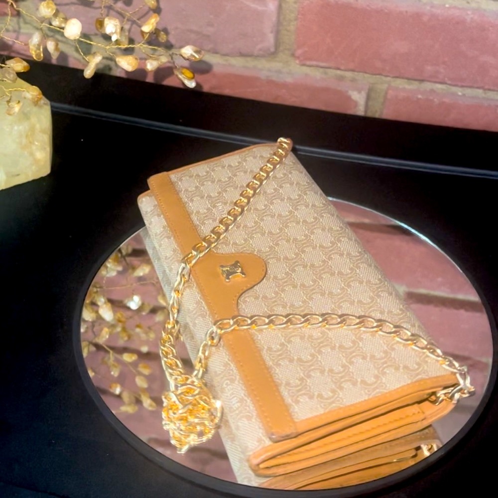 🔥Authentic CÉLINE  Celine Long Kiss Lock Wallet - Women | Color: badge 🔥